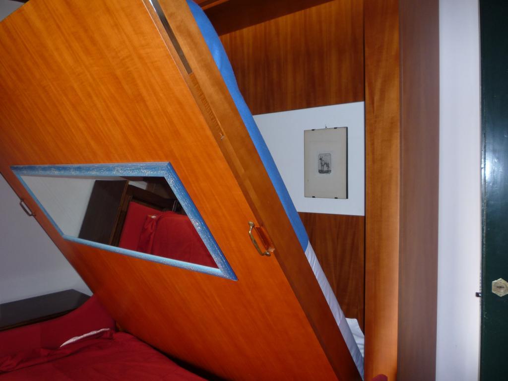 4Roomsrelax Catania Bilik gambar