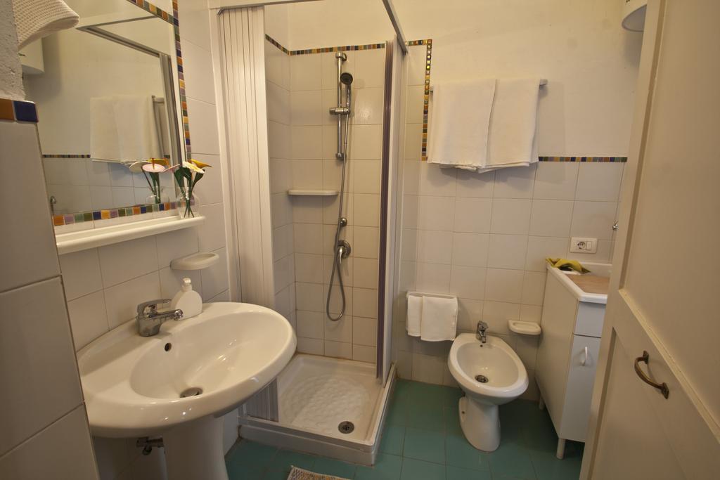 4Roomsrelax Catania Bilik gambar